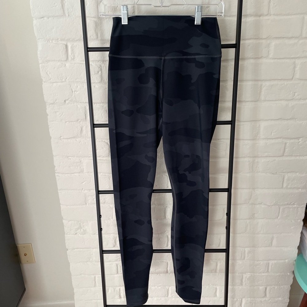 Alo yoga black grey camo print leggings NWOT
